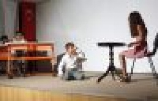 Yaz kurslarında tiyatro gösterisi