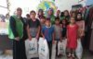 Yetim çocuklara bayramlık dağıtıldı