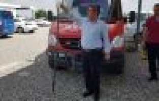 Yılanı itfaiye ekipleri etkisiz hale getirdi