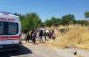 Yol kenarında bekleyen anne ve çocuklarına çarptı: 6 yaralı