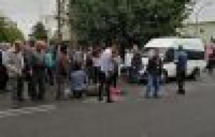 Yolcu minibüsü yayaya çarptı