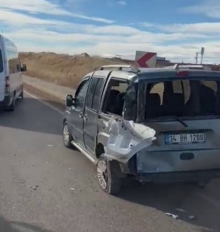 Tır ile hafif ticari araç çarpıştı: 1 yaralı