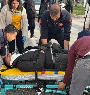 Yayaya çarpmamak için motosikleti devirdi: 1 yaralı