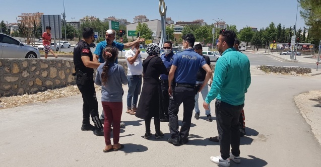 Suriyeliler, fabrika çalışanlarına saldırdı: 2 yaralı