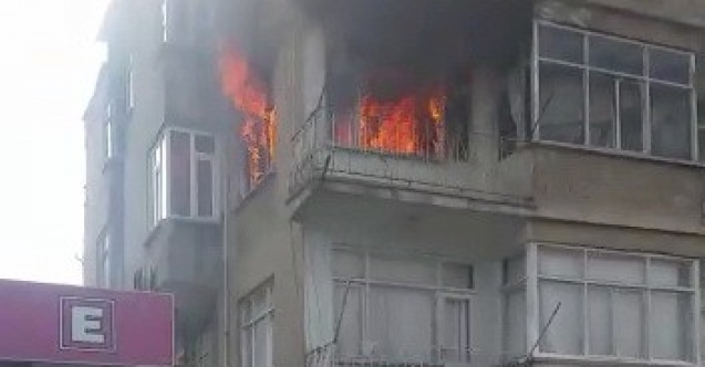 4 Katlı binadan yükselen alevler korkuttu