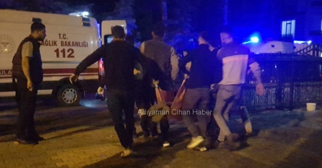 Parkta sohbet eden 2 arkadaşa silahlı saldırı