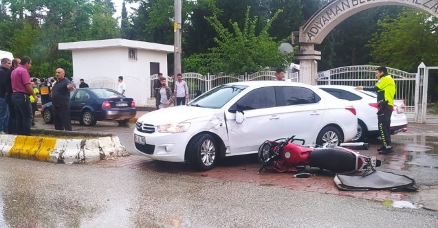 Motosiklet ile otomobil çarpıştı: 2 yaralı
