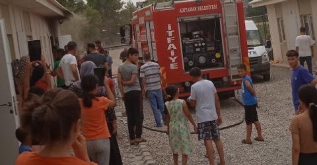 Depremzedenin prefabrik evinde çıkan yangın korkuttu