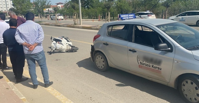 Otomobil ile motosiklet çarpıştı: 1 ağır yaralı