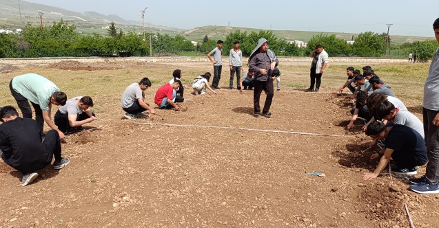 Öğrenciler tarihi alanda kazı çalışmalarına katıldı