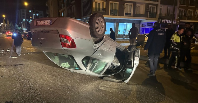 İki otomobilin çarpışması sonucu araçlardan biri ters döndü