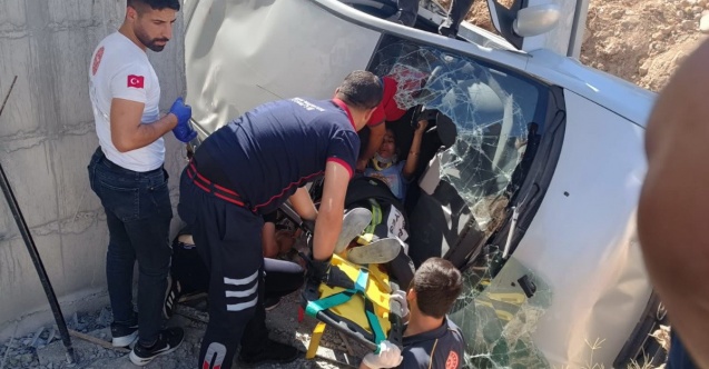 Otomobil inşaat boşluğuna düştü: 1 yaralı