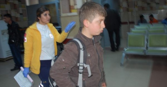 2 LİRA İÇİN SOKAK ORTASINDA BIÇAKLANDI