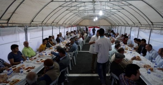  Adıyaman Belediyesinden Hastane Önünde 350 Kişilik İftar Çadırı