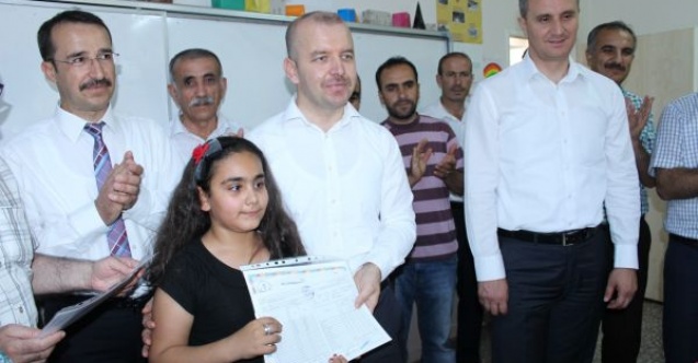 Adıyamanda 151 bin 580 öğrenci karne sevinci yaşadı