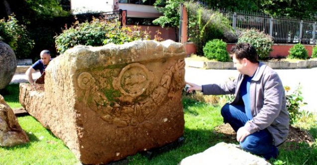 Adıyamanda boğa başlı bin 700 yıllık lahit bulundu