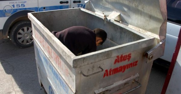 ADIYAMANDA, ÇOCUKLAR ÇÖPTEN YEMEK TOPLUYOR..!