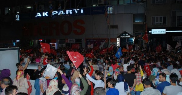 Adıyamanda coşkulu seçim kutlaması