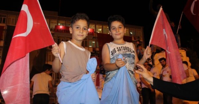 Adıyamanda halk 7den 70e meydanlarda