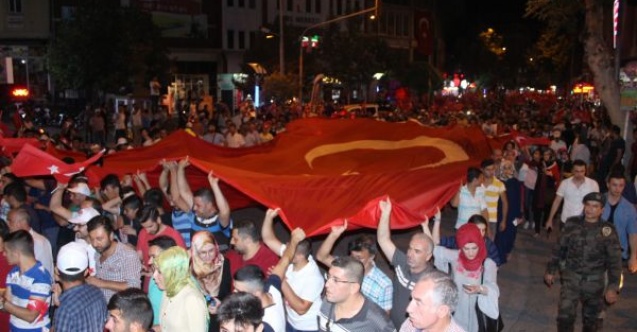 Adıyamanda on binler meydanlara koştu