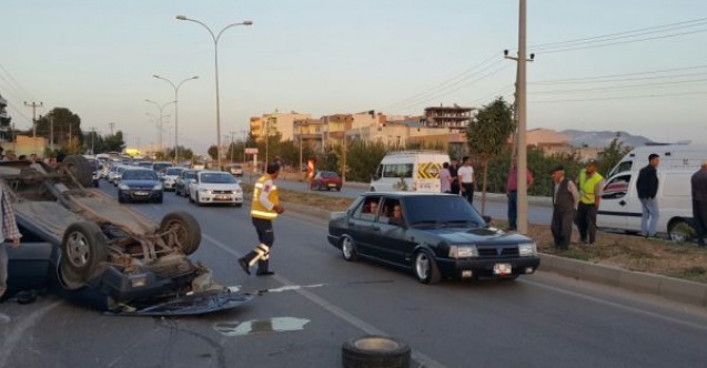 Adıyamanda otomobil takla attı: 2 yaralı