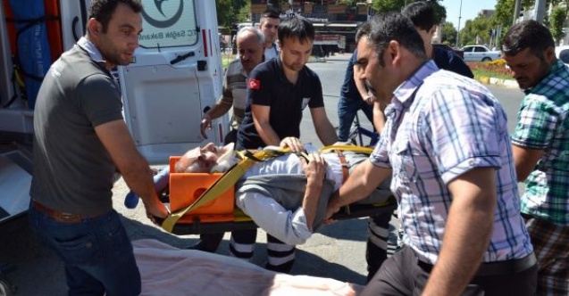 Adıyamanda otomobil yayaya çarptı
