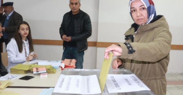 Adıyamanda oy verme başladı