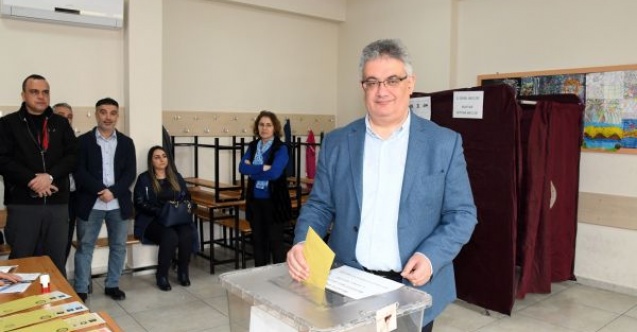 Adıyamanda siyasiler oylarını kullandı