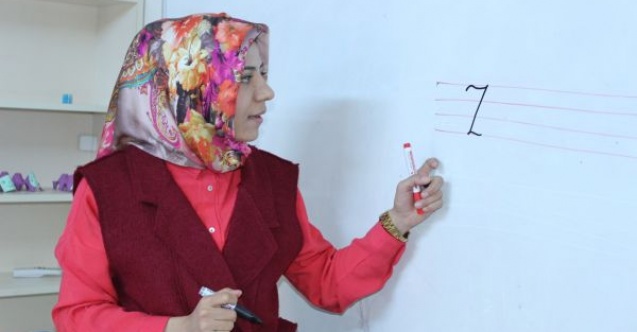 Adıyamanda Suriyeli çocuklara Türkçe eğitim veriliyor