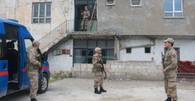 Silah ve tarihi eserler jandarma tarafından ele geçirildi