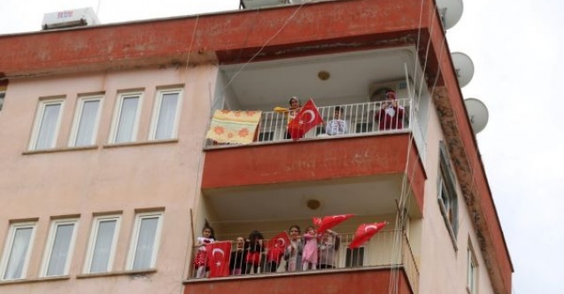 Adıyamanlı çocuklar 23 Nisanı evlerinde kutladı