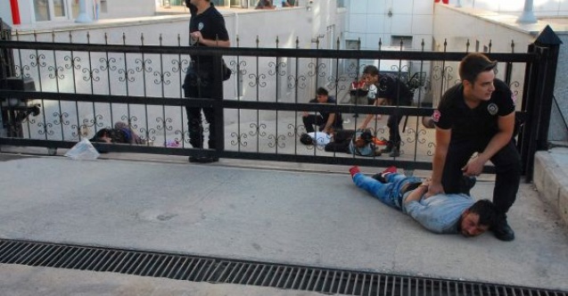 Adliye savaş alanına döndü: 4 yaralı, 30 gözaltı