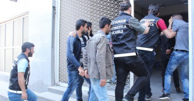 Adliyeye sevk edilen uyuşturucu tacirleri tutuklandı