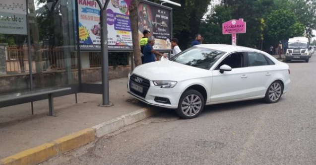 Ağaca çarpmasaydı durakta bekleyenler ezilecekti