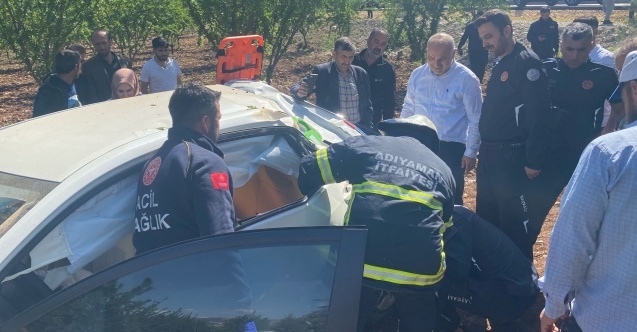 Otomobil ile hafif ticari araç çarpıştı: 1’i ağır 2 yaralı