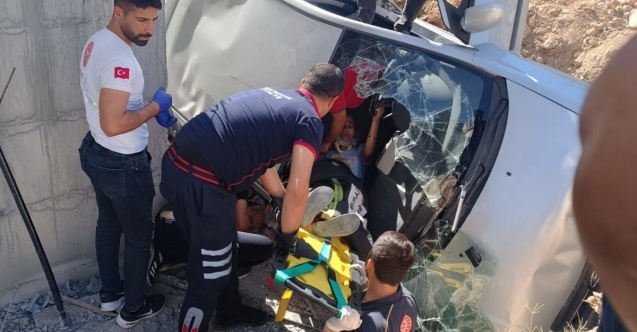 Otomobil inşaat boşluğuna düştü: 1 yaralı