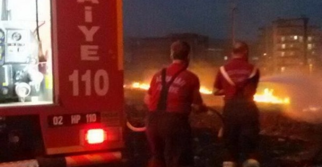 Anız yangını elektrik trafosuna ulaşmadan söndürüldü