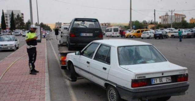 Araçlar Çekiciyle Kaldırılıyor
