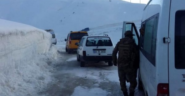 Araçlar tipide mahsur kaldı