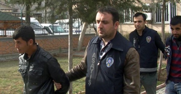 Aranan 2 şahıs, pusuya yatan polislerin kovalamacası ile yakalandı