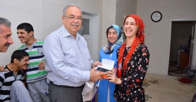 Başkan Kutludan engelli kardeşlere sürpriz ziyaret