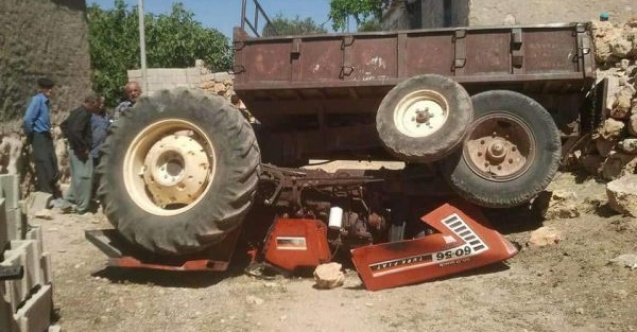Çalıştırdığı traktörün altında kalan çocuk yaralandı