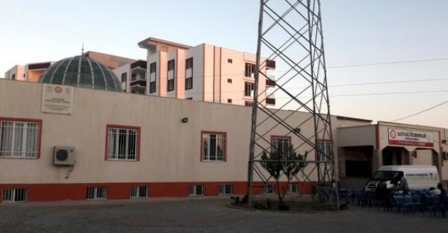 Cemevindeki yüksek gerilim hattı direği kaldırılmayı bekliyor