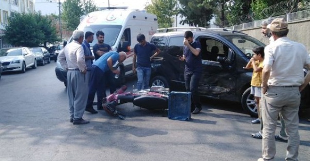 Hafif ticari araç ile motosiklet çarpıştı: 2 yaralı