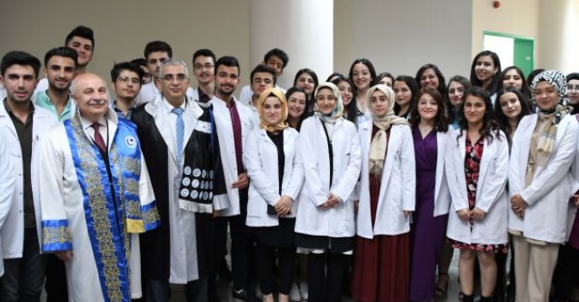 Diş Hekimliği Fakültesinde önlük giyme heyecanı