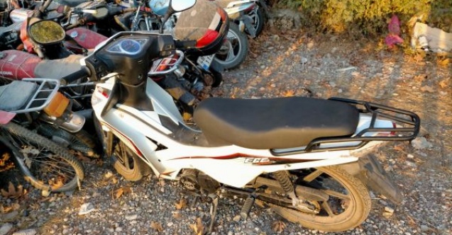 Durdurulan plakasız motosiklet çalıntı çıktı