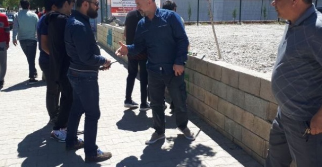 Duvar boyayan gençler polisi harekete geçirdi