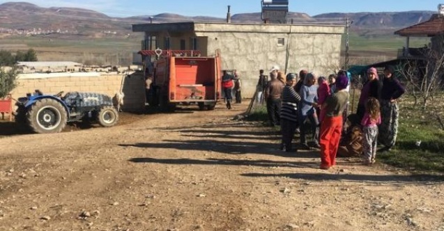 Ev yangınında 4 kişi dumandan etkilendi