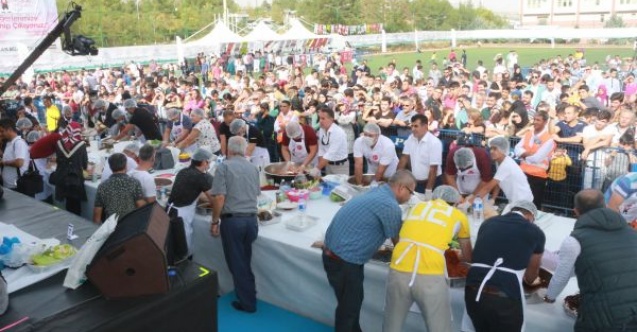 Festivalde ödüllü çiğköfte yarışması