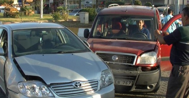 Gölbaşı ilçesinde iki otomobil çarpıştı